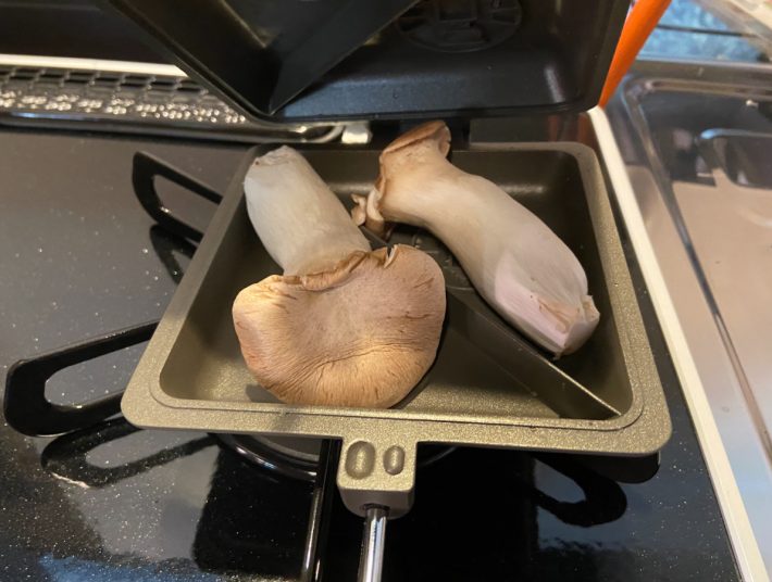 パックからそのままホットサンドメーカーへ