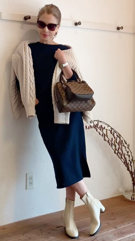 illallanさんがブログにアップした「グレーヘアを活かすコーディネート」