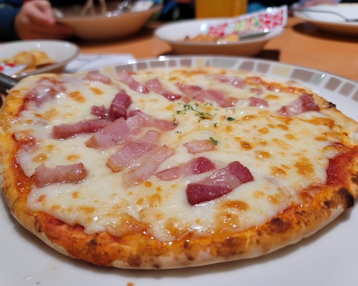 パンチェッタのピザ