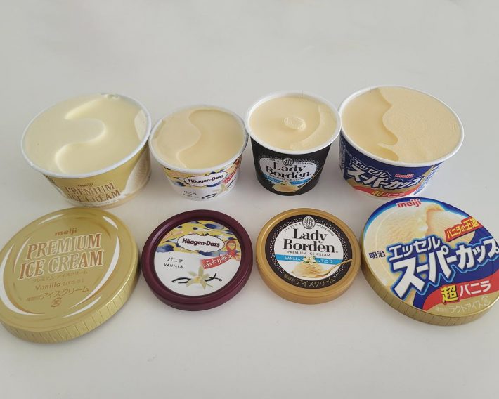 （左から）プレミアムアイスクリーム、ハーゲンダッツバニラ、レディーボーデンバニラ、エッセル スーパーカップ 超バニラ