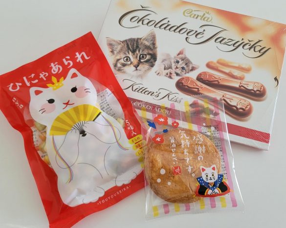 ひにゃあられ138円、カーラ　キッテンズキッス324円、醤油せんべい　感謝の気持ちです108円