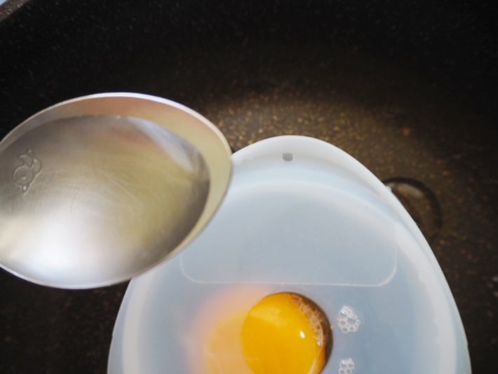 30秒後に水を注ぎます