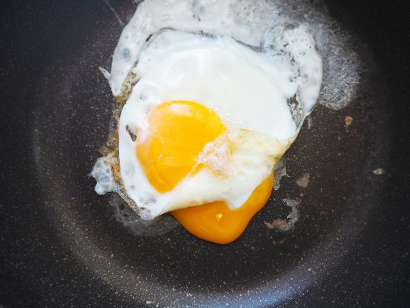 焼き上がる前にフライングして黄身がつぶれた