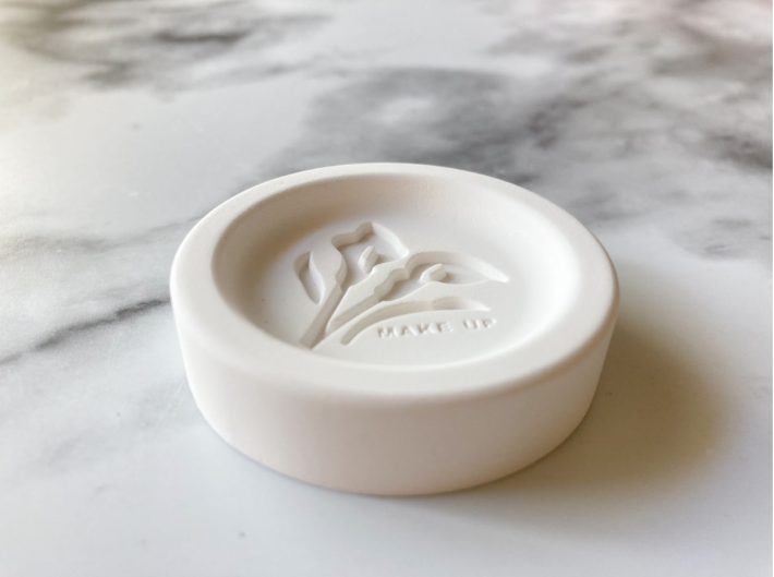 ダイソーのメイクパフスタンドは珪藻土配合！使い勝手はどう？