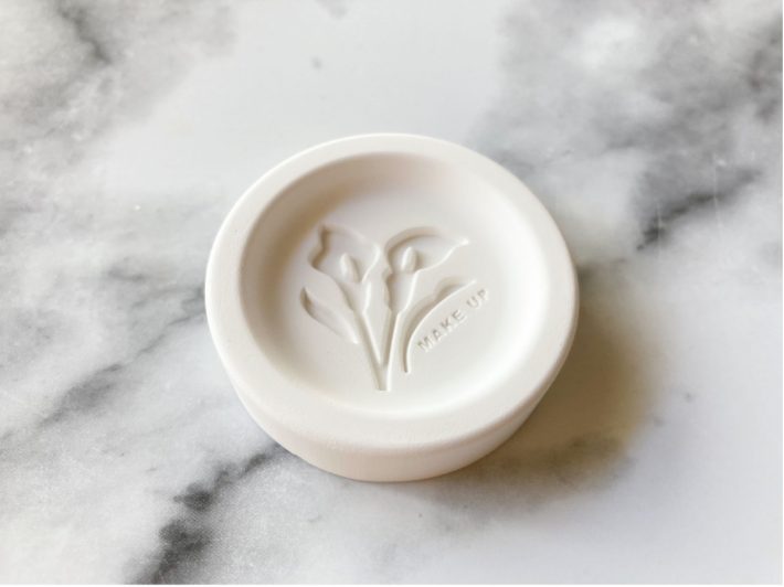 しずく型のメイクスポンジにちょうどいいサイズ