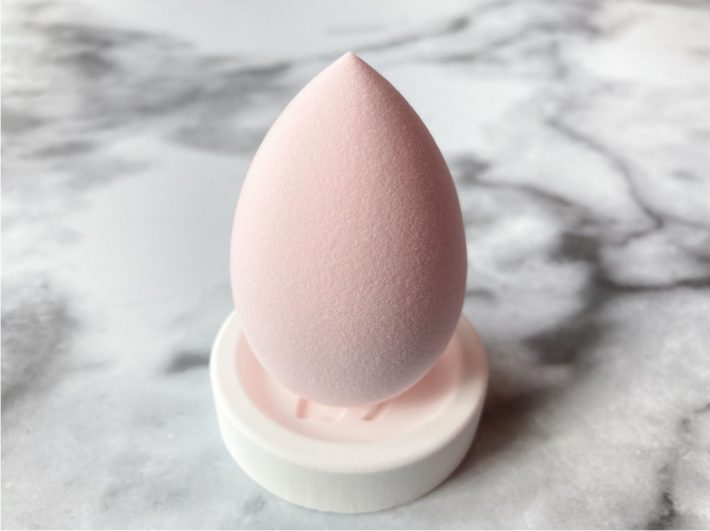 無造作に置いただけで自立する