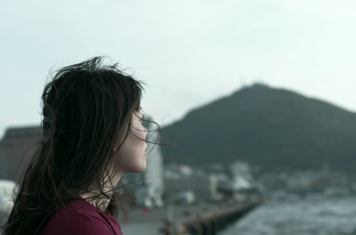 火葬場へ向かうマイクロバスでまさかの失態を…！