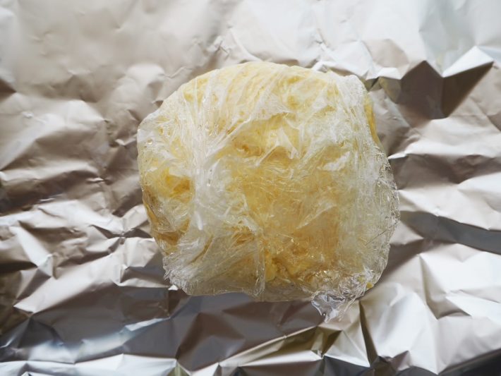 ラップごとアルミホイルの上へ