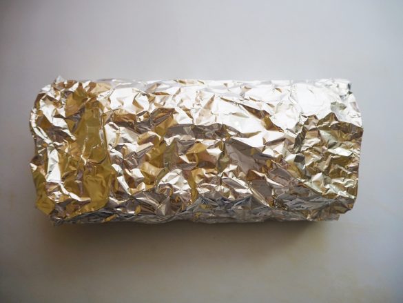 半分に畳んで形を整えます。ふんわりと優しく!