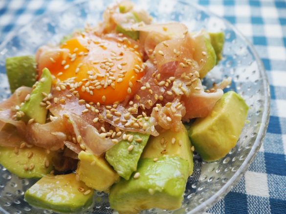 いりごまと刻み海苔をパラパラッと