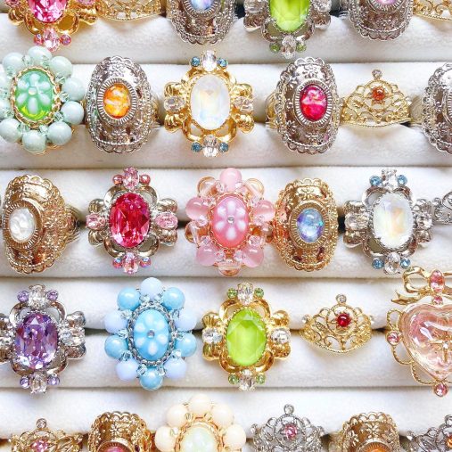 双子の姉妹で立ち上げたアクセサリーブランド