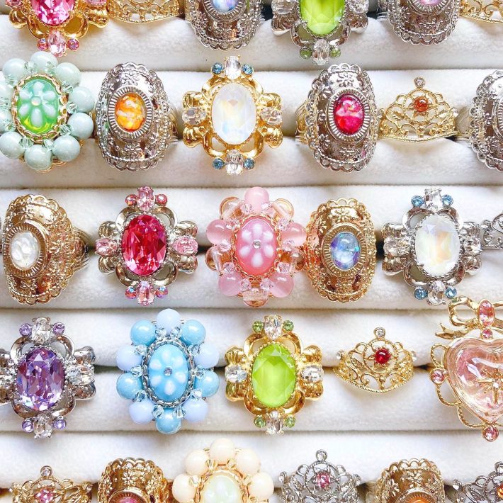 双子の姉妹で立ち上げたアクセサリーブランド