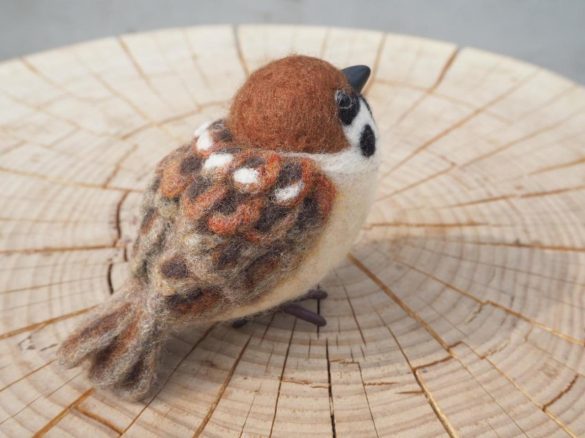 羊毛フェルトのまんまることり