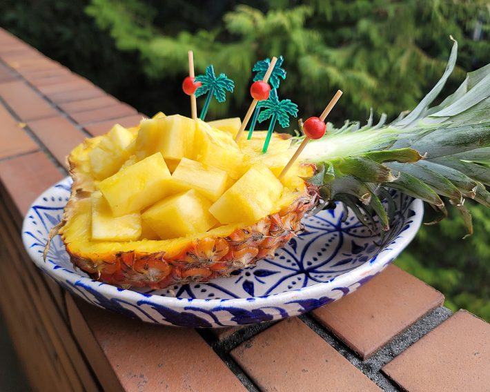 パイン自体を器にして盛り付けてみた。我が家ではこのスタイルで2回楽しんでいます