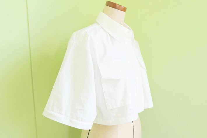 クロップトシャツ