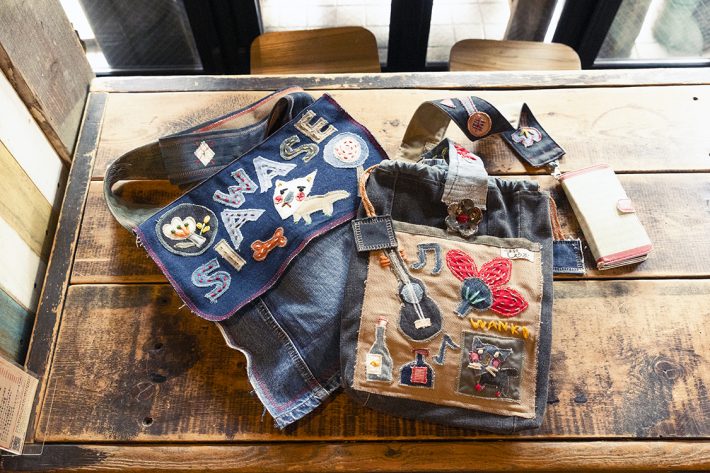 手作りのバッグにも“SHIAWASW”の文字が入っています。