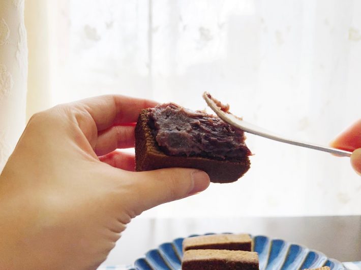 粒あんは片側だけに塗る