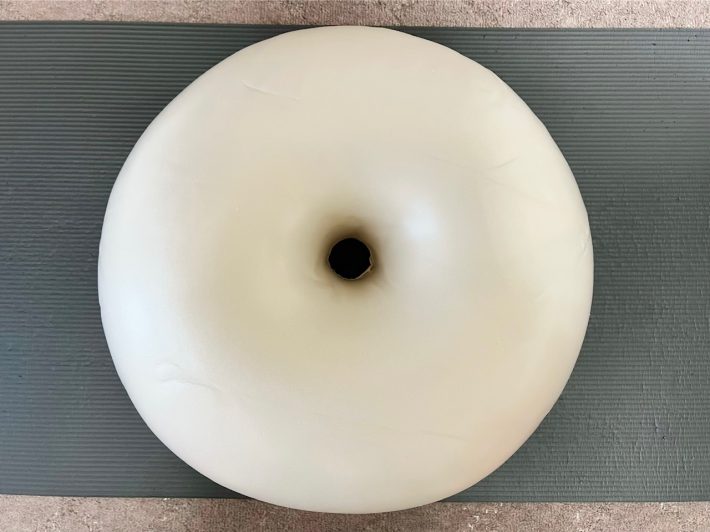 「ドーナツ型バランスボール」2,582円/税込