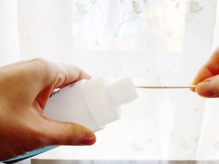 除光液をつけます