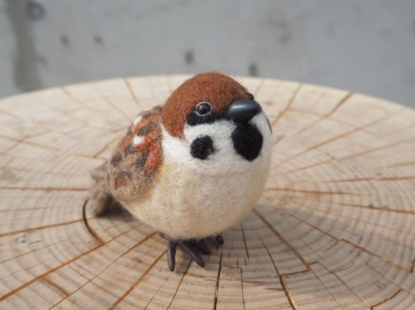 羊毛フェルトのまんまることり