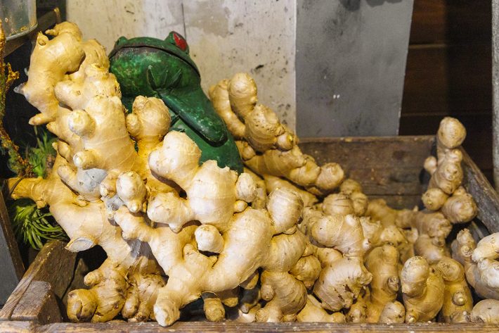 世間がにんにくブームの中、しょうが料理屋をオープン