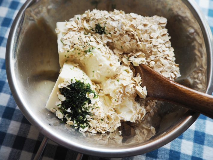 1. すべての材料をボウルに入れて、よく混ぜる