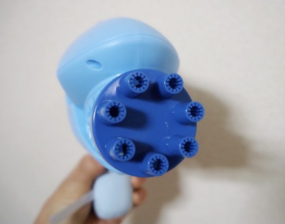 先端にシャボン玉液をつけて