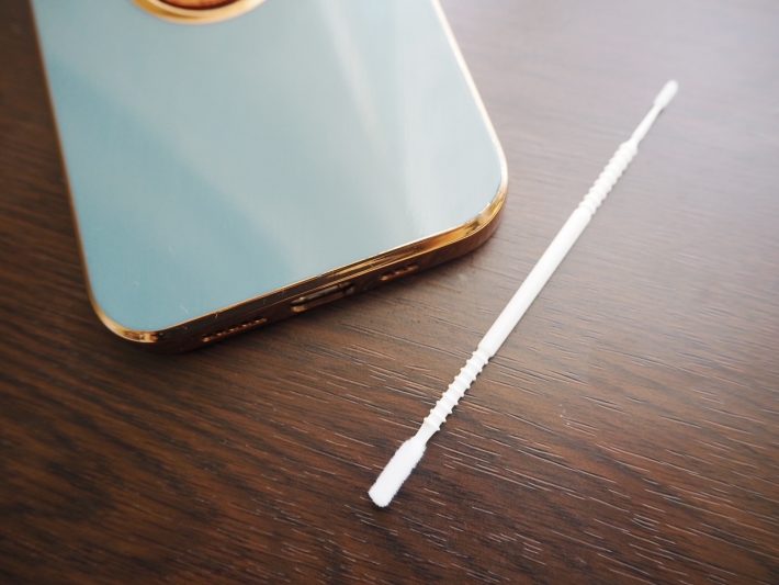 「スマホのおそうじ棒ツインヘッドタイプ」を1本用意