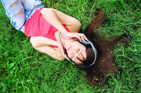 ヘッドホン　イヤホン　リスニング　音楽　ラジオ