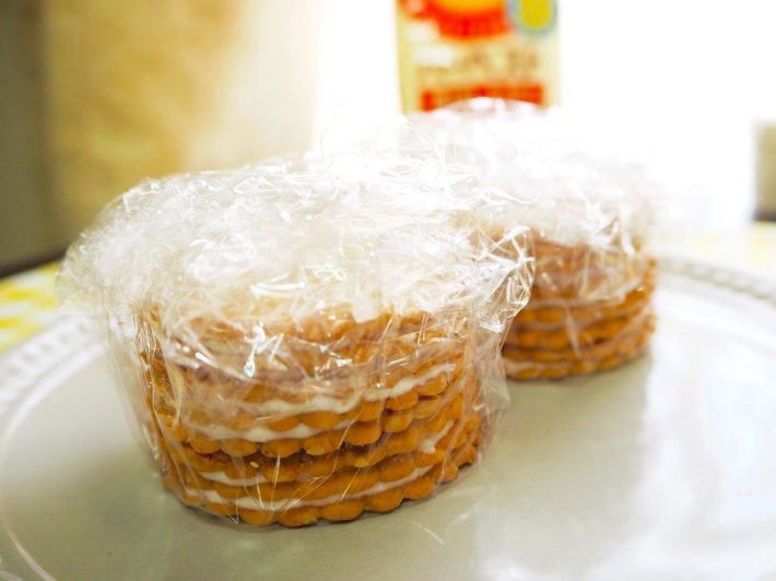 ラップで包んで冷蔵庫で2時間冷やす