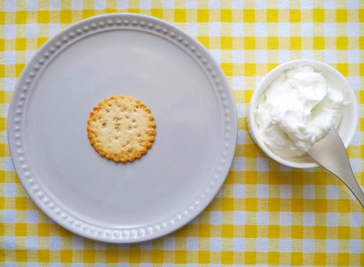 水切りヨーグルトを塗っていく