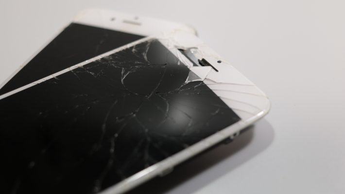 ②ヒビ割れスマホは金運だだ下がり?!