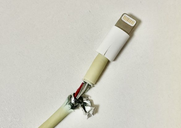 ⑦銅線がむき出しの充電器コードを使わない
