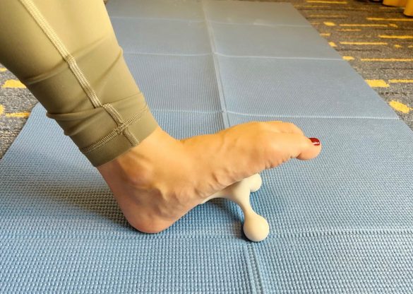 足の裏は「ほぐしテトラ」を踏むようニギニギ