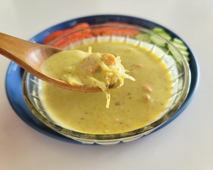 チキンジンジャーカレーは、しょうがの千切りがたっぷり入っていて、食べ心地も爽やか