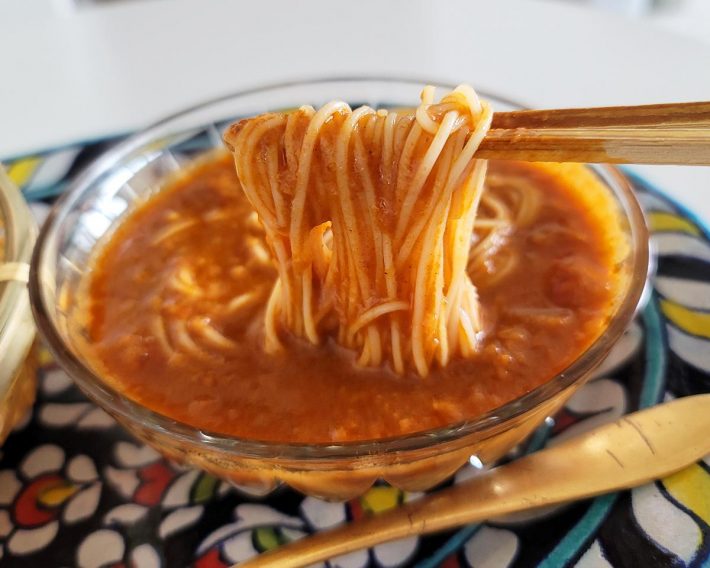 濃厚なエスニックそうめんは、一度食べると病みつきになりそう