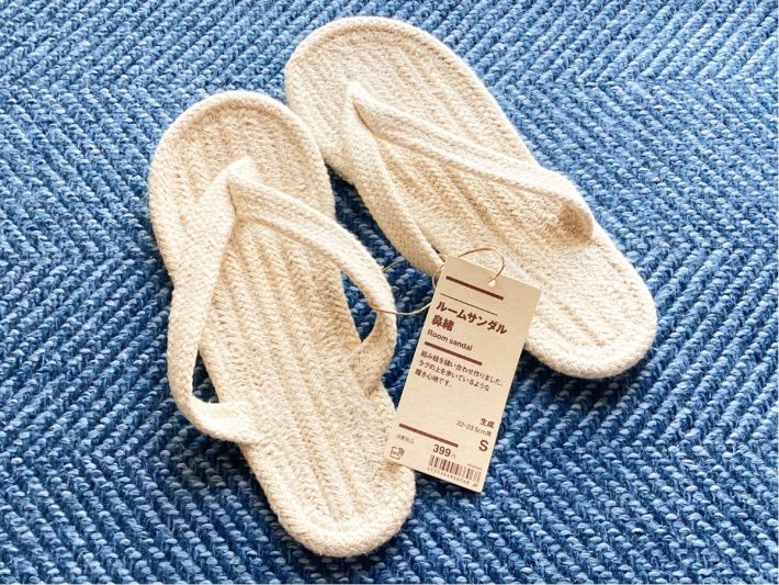 「ルームサンダル・鼻緒」（税込399円）