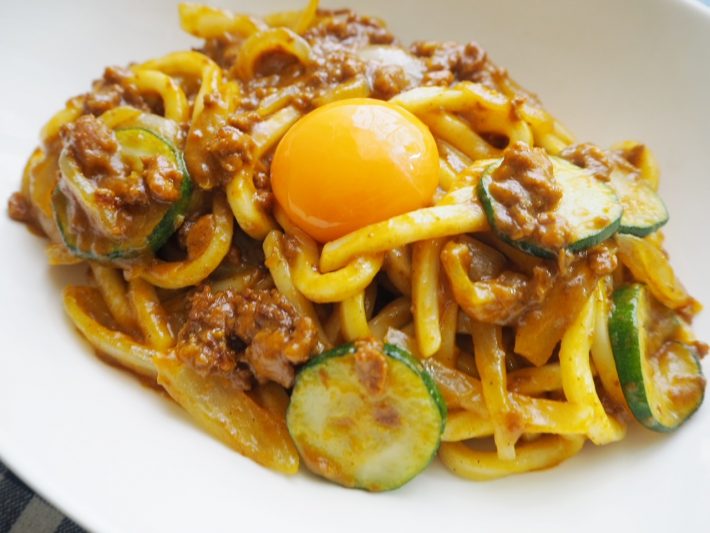 卵黄をのせたら完成