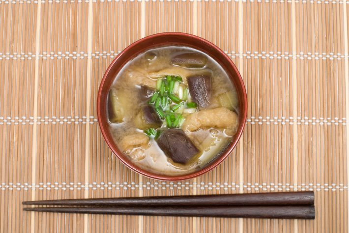 ナスとあぶらげの味噌汁