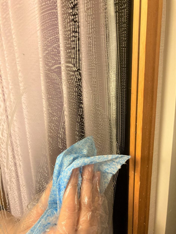 洗剤の泡が付着する