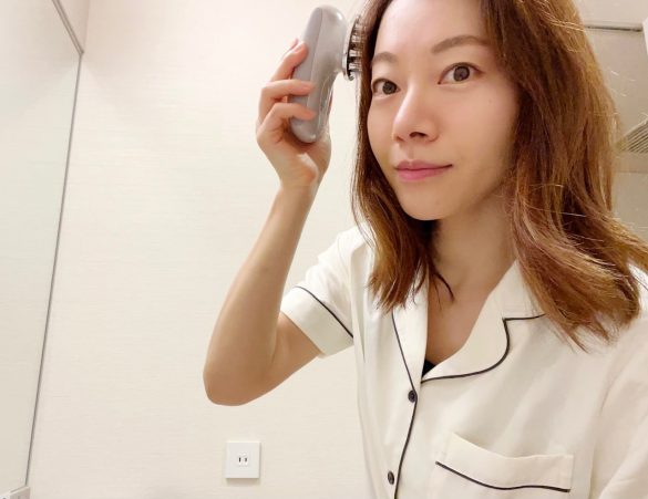 こめかみ～側頭部へ