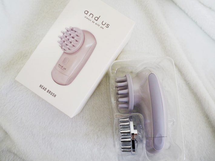 「【and us】ヘッドブラシ」（2,750円/税込）