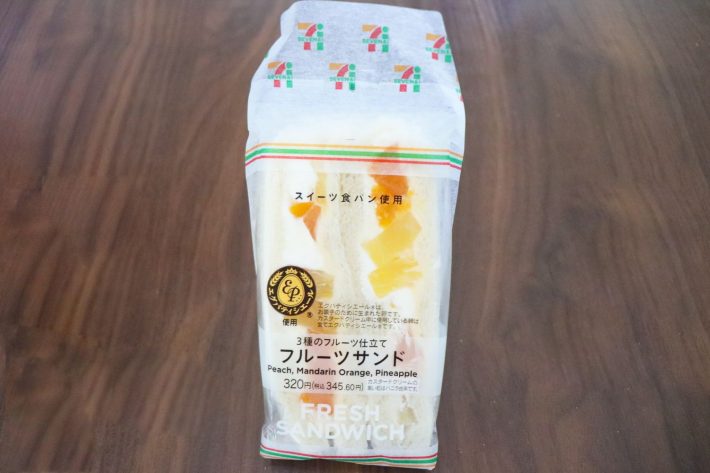 コンビニ3社のフルーツサンドをチェック