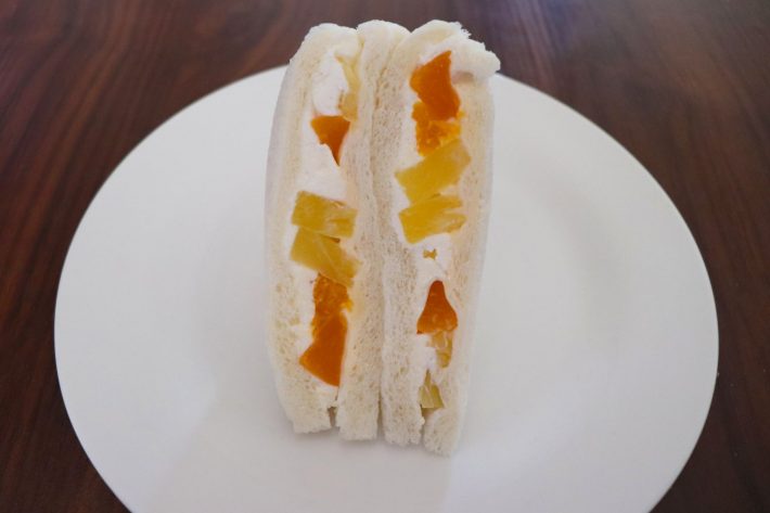 コンビニ3社のフルーツサンドをチェック