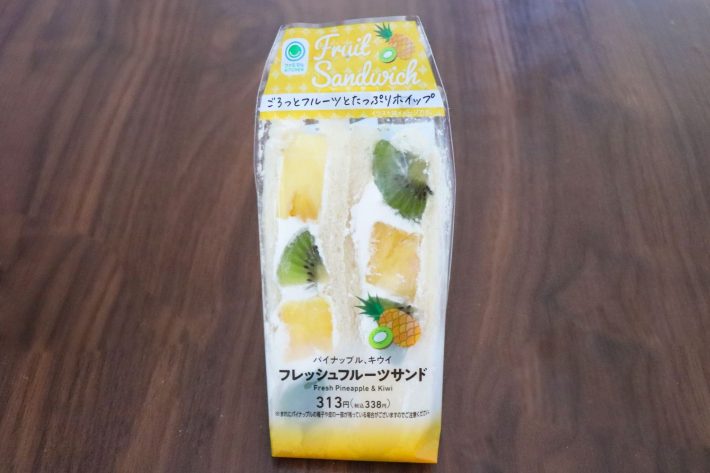 コンビニ3社のフルーツサンドをチェック
