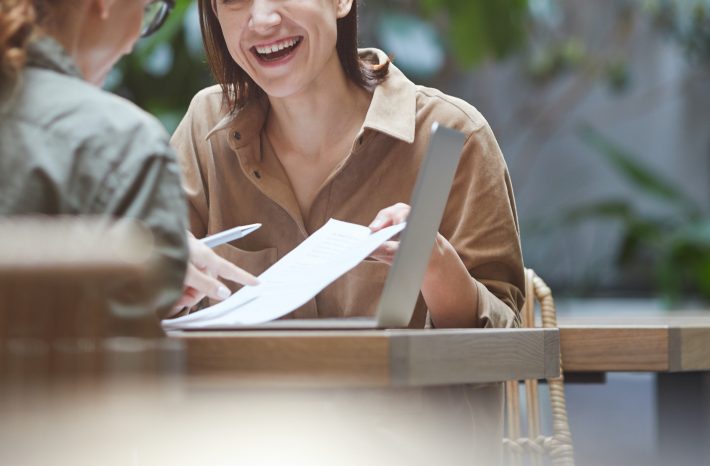 周りを気にして無理に高い声を出す必要はない