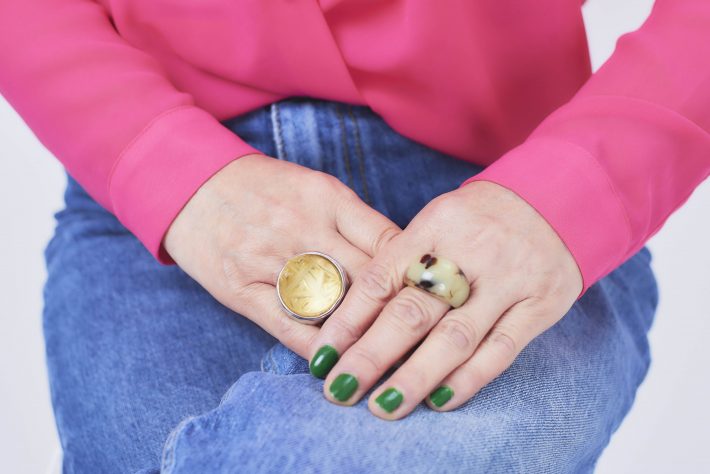 アクセサリーもつける