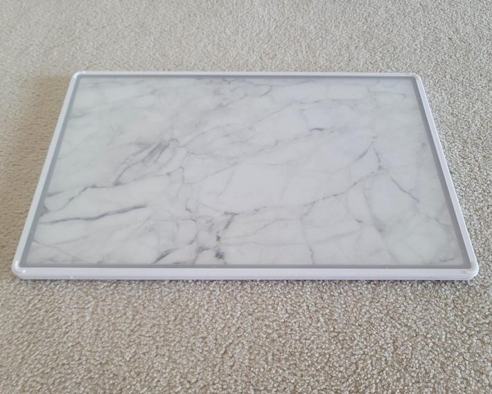 軽量大理石調まな板　38cm　1480円（税込）