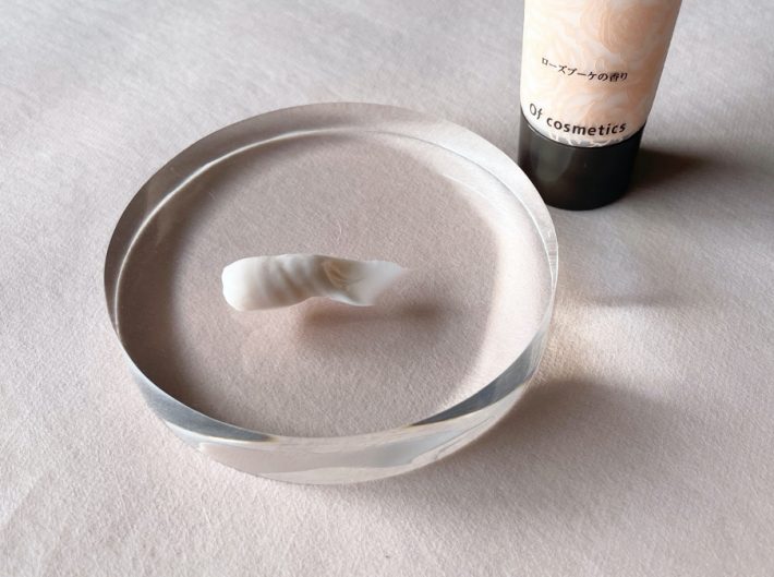 少量でよく伸びるので、つけすぎに注意