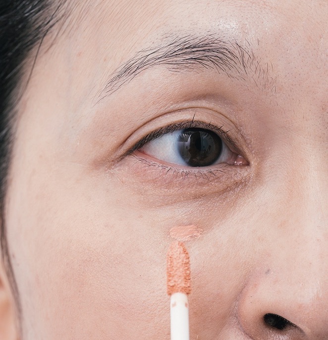 1. たるみの端にちょんと塗る